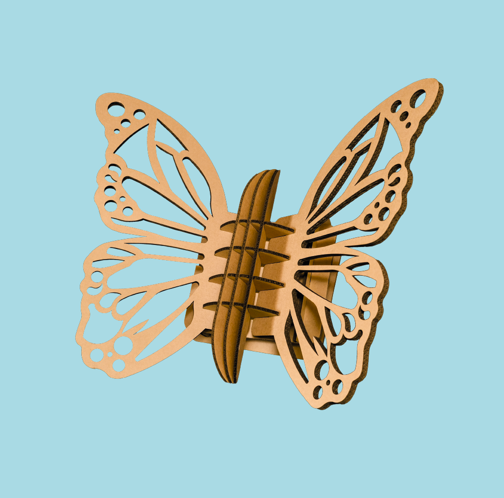 Un déguisement d'ailles de papillon en carton recyclé à assembler, décorer, colorier et peindre soi-même